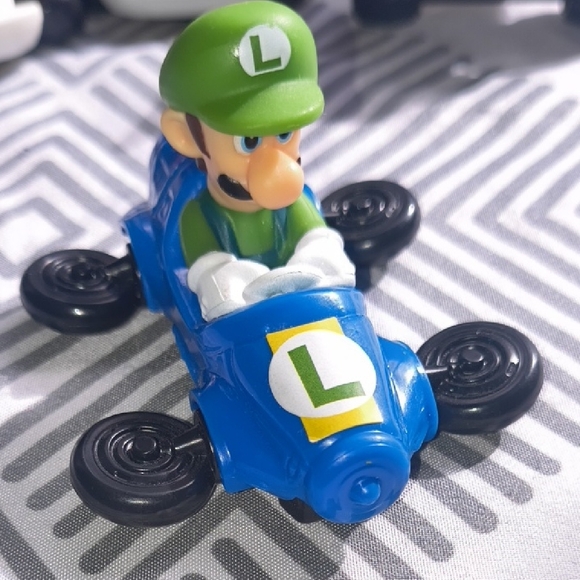 Set of 4 Mario Kart 8 Deluxe McDonald's Toys - Mario Luigi Peach Donkey Kong DK - Picture 6 of 16